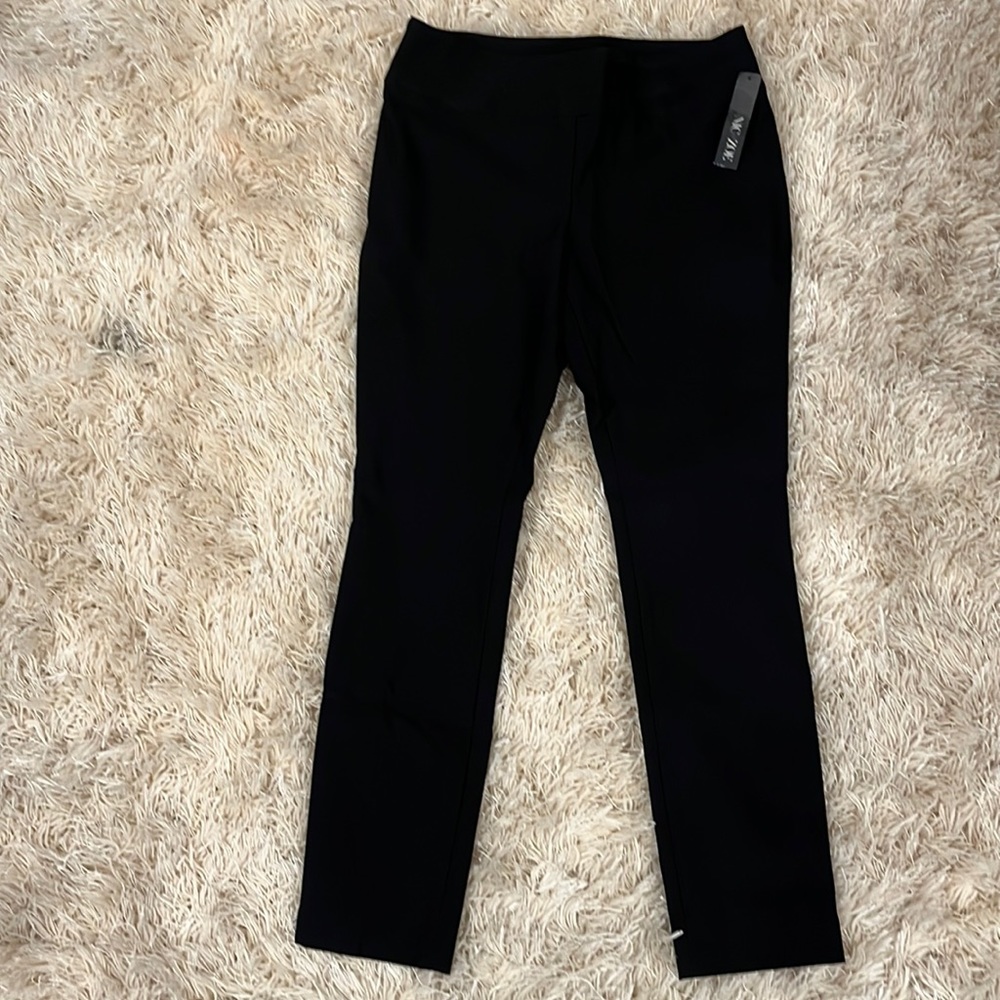 Nic+Zoe black onyx ankle pant. Size 4p. Never worn, with tags.